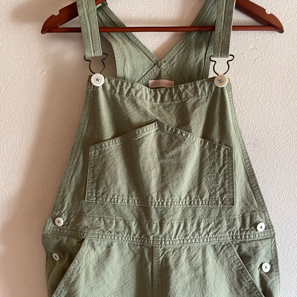 Jesse Kamm the overalls!